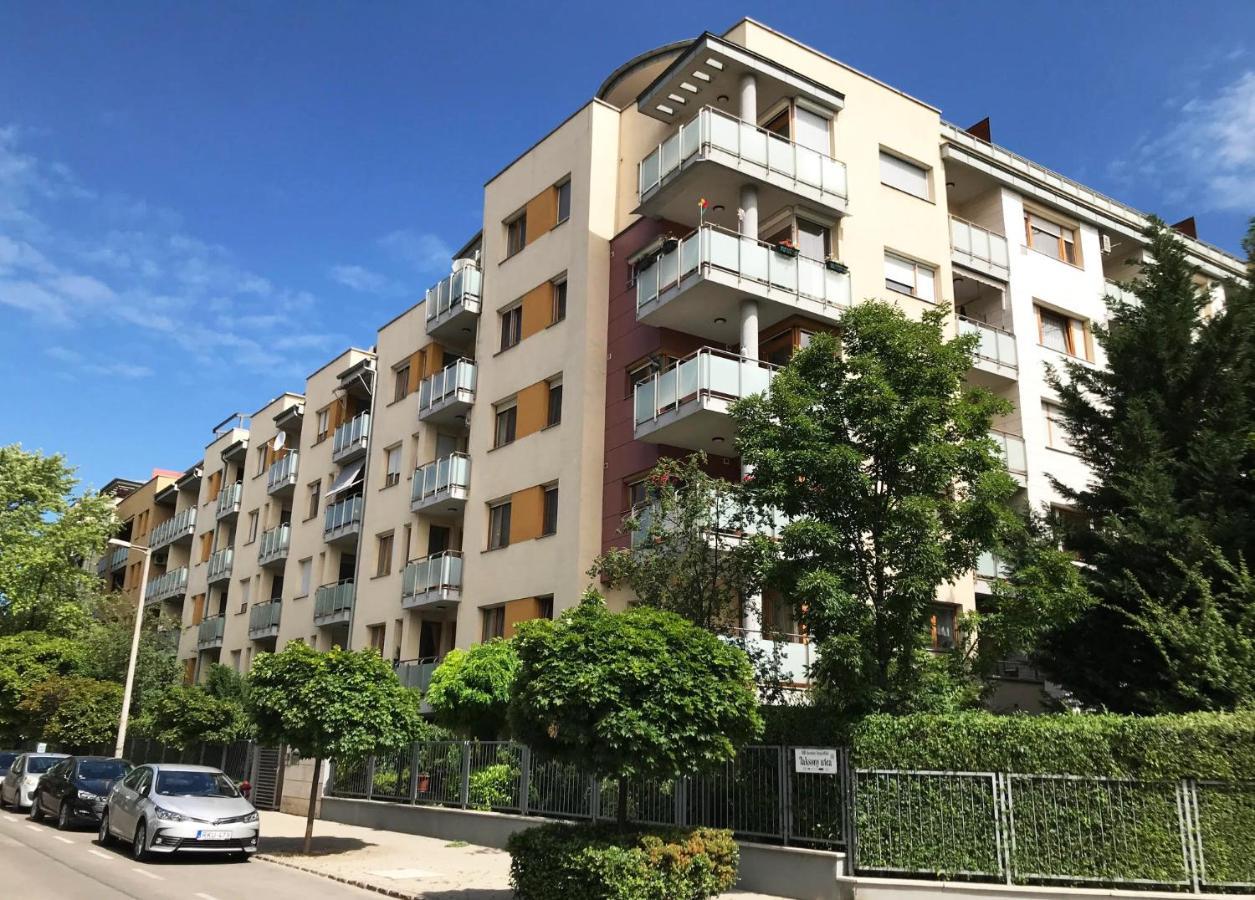 Harmony Apartments บูดาเปสต์ ภายนอก รูปภาพ